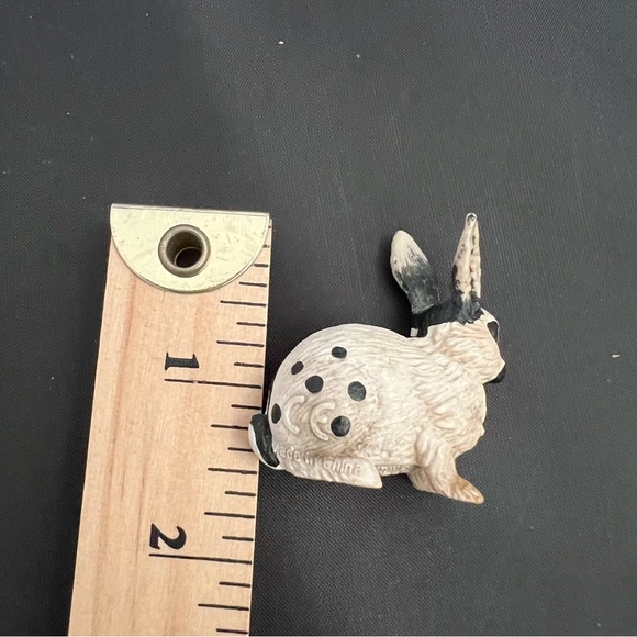 Schleich  Rabbit Bunny Black & White Sitting Figure - Picture 6 of 6